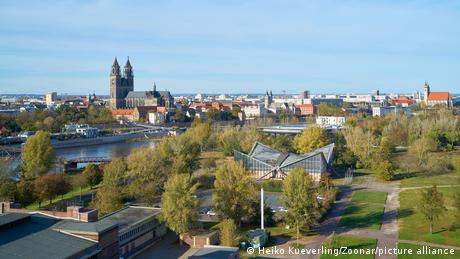 Die Landeshauptstadt von Sachsen-Anhalt: Magdeburg mit dem Dom in Zentrum, dem größten Sakralbau in den ostdeutschen Bundesländern