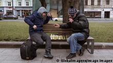  Report on Ukraine - War in Ukraine day 10 Lviv, Ukraine, 03/06/2022 - Reporting in Lviv. Lviv city center. Ukrainians playing chess on a bench in Opera Square. PUBLICATIONxINxGERxSUIxAUTxONLY Andr xLuisxAlves