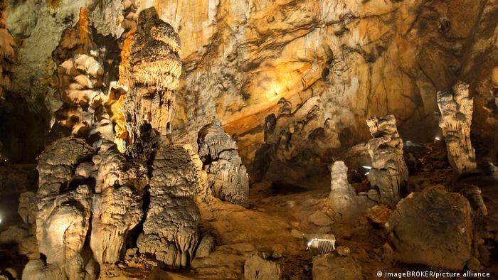 Το σπήλαιο Μπαράντλα, Ουγγαρία