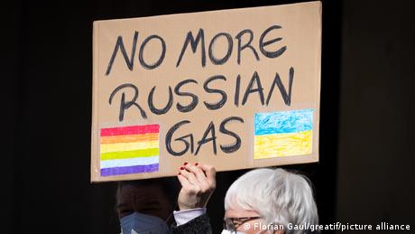 A protester in Frankfurt holds a sign advocating a stop to Russian gas imports