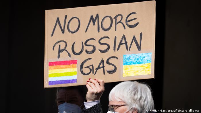Плакат с митинга за энергетическую независимость от РФ в Германии