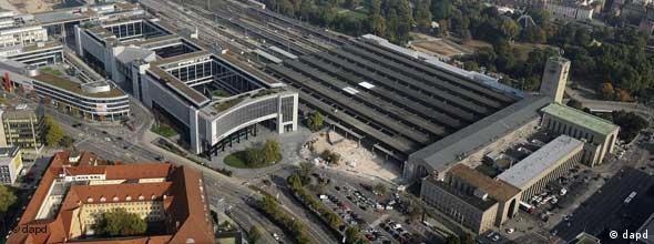 Luftbild vom Stuttgarter Hauptbahnhof (Foto: dapd)