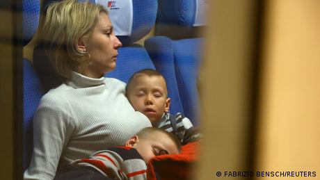 Ukraine Kinder auf der Flucht 
