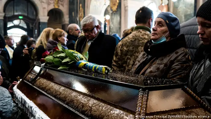 Ukraine | Beerdigung gefallener ukrainischer Soldaten in Lwiw
