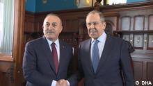 Außenminister Mevlüt Çavuşoğlu bei seinem Moskau-Besuch am 16.03.2022 mit dem russischen Außenminister Sergey Lawrow.
Das Foto haben wir von der Nachrichtenagentur DHA, dessen Kunde wir sind und daher die nötigen Nutzungsrechte besitzen.
Schlagwörter: Ukraine-Krieg,Türkei,Russland,Diplomatie,Mevlüt Çavuşoğlu,Sergej Lawrow,Moskau
