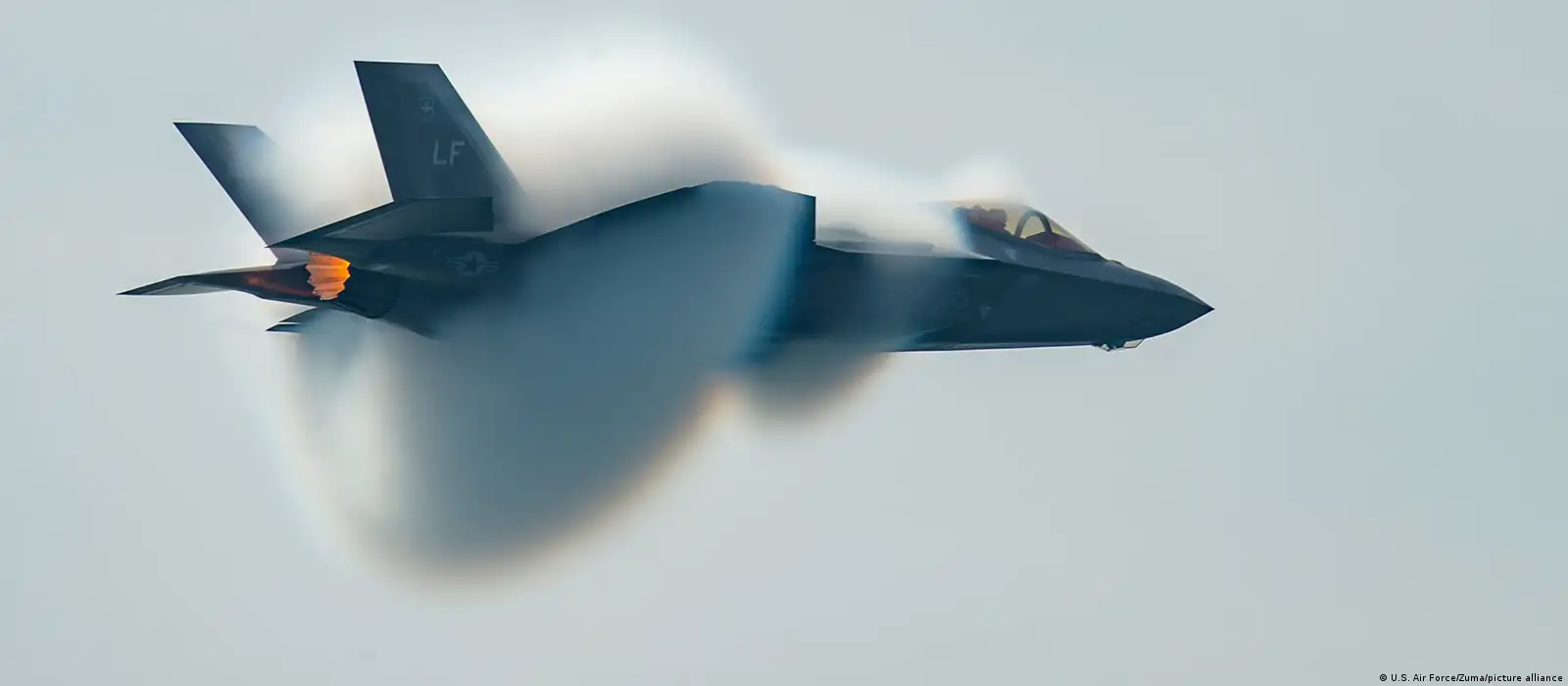stealth fighter jet