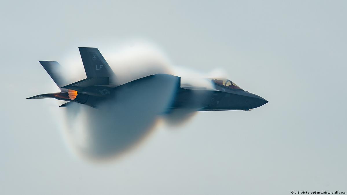 What is the fastest jet fighter the US Air Force has right now