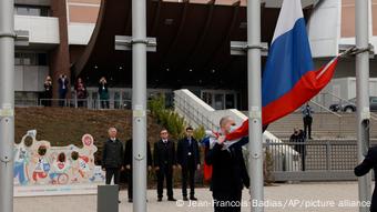 Снятие флага России перед зданием Совета Европы в Страсбурге, 16 марта 2022 года