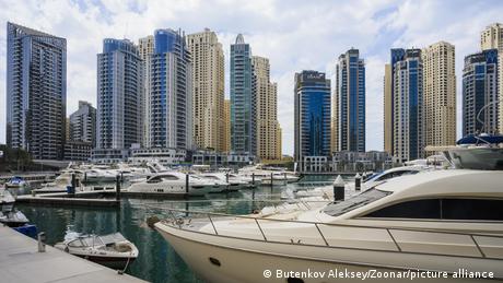 Influencers - ΗΑΕ: Πολεμικοί ρεπόρτερ ή κυβερνητικά φερέφωνα;