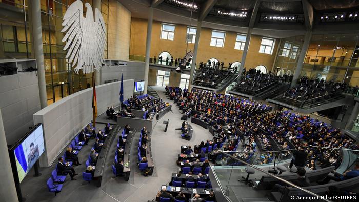 El pleno del Parlamento alemán durante el discurso del presidente ucraniano, Volodimir Zelenski. (17.03.2022).