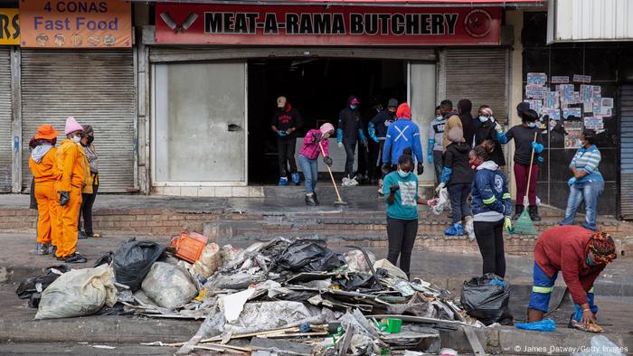 Symbolbild Südafrika soziale Ungleichheit | Johannesburg Unruhen in Township (Foto: James Oatway/Getty Images)