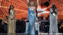 TOPSHOT - Miss Poland Karolina Bielawska (C) smiles after winning the 70th Miss World beauty pageant at the Coca-Cola Music Hall in San Juan, Puerto Rico on March 16, 2022. (Photo by Ricardo ARDUENGO / AFP)