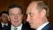 El excanciller alemán Gerhard Schröder (izqda.), con el presidente ruso, Vladimir Putin. El excanciller alemán Gerhard Schröder (izqda.), con el presidente ruso, Vladimir Putin.