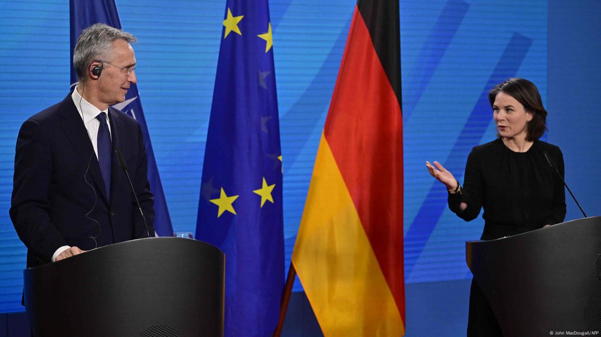 Außenministerin Baerbock erklärt Russland den Krieg und ruft zu Zusammenhalt auf: „Wir kämpfen einen Krieg gegen Russland und nicht gegeneinander“