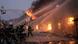 Bombeiros apagam incêndio após bombardeio russo em Kiev Bombeiros apagam incêndio após bombardeio russo em Kiev