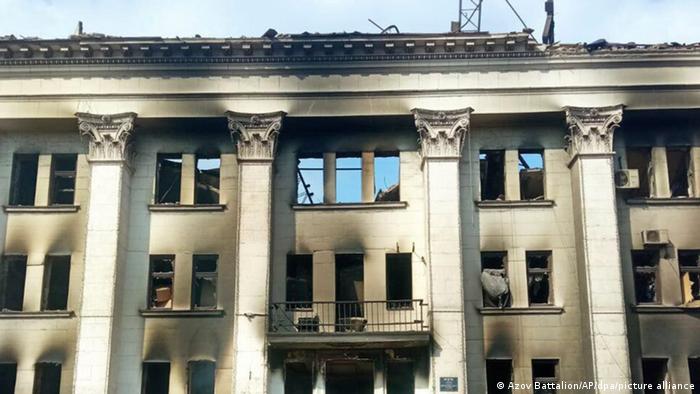 El teatro de Mariúpol afectado por los recientes bombardeos