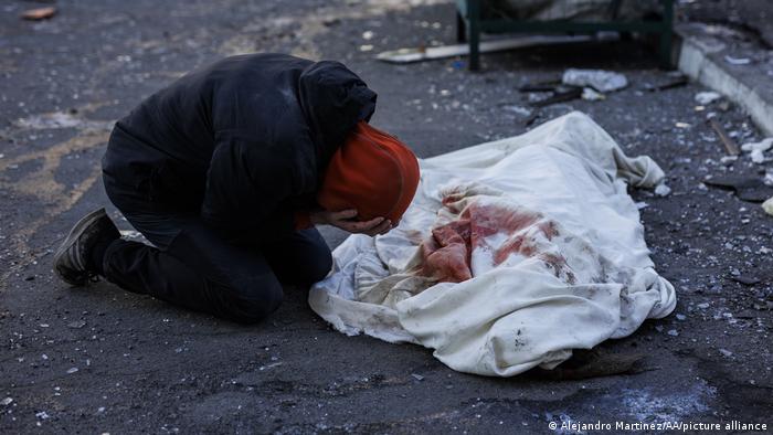 Ukraine-Krieg Kiew | Trauer um tote Mutter
