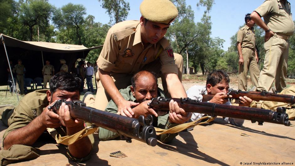Kashmir: Authorities bolster ′village defense committees′ to counter Islamists | Asia | An in-depth look at news from across the continent | DW - Vimarsana News