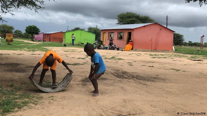 Namibia: Alltag in der Stadt Okakarara (Foto: Claus Stäcker/DW)