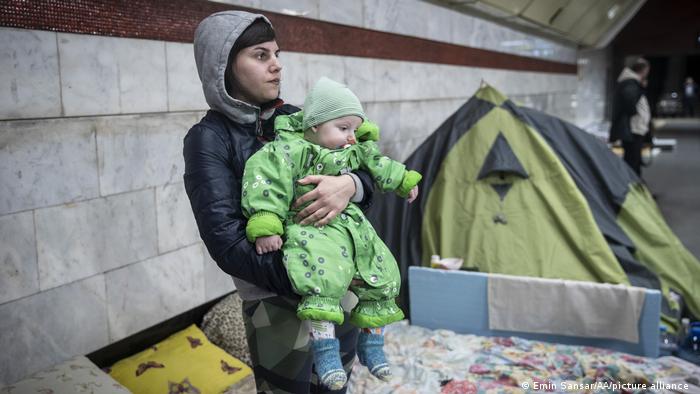 Метрото в Киев продължава да е убежище за хиляди украинци.