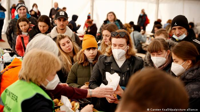 Uchodźcy z Ukrainy na dworcu w Berlinie