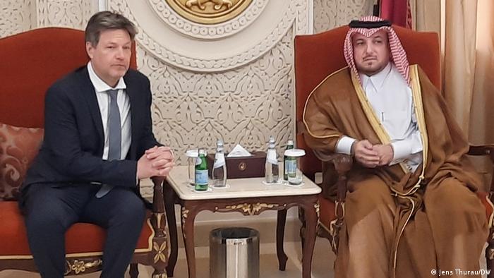 El ministro alemán de Economía, Robert Habeck, se reunió con el emir de Qatar, Tamin bin Hamad Al Thani.