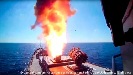 Парадоксално но факт Русия финансира войната с помощта на