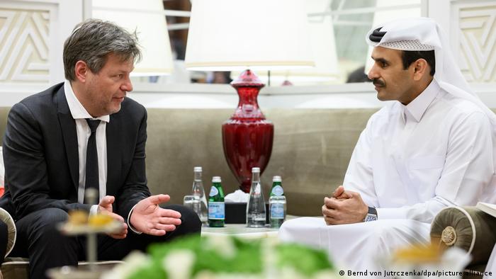 Bundeswirtschaftsminister Habeck im März zu Gesprächen bei Saad Scharida al-Kaabi, Energieminister von Katar. 
