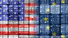 Gestapelte Container in den Farben von den USA und der EU, Symbolfoto Handelsstreit