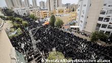 BNEI BRAK , ISRAEL - MARCH 20: Ultra-Orthodox Jews attend the funeral of Israeli Ultra-Orthodox Rabbi Chaim Kanievsky who died on Friday, March 18 in Bnei Brak, Israel on March 20, 2022. Mostafa Alkharouf / Anadolu Agency