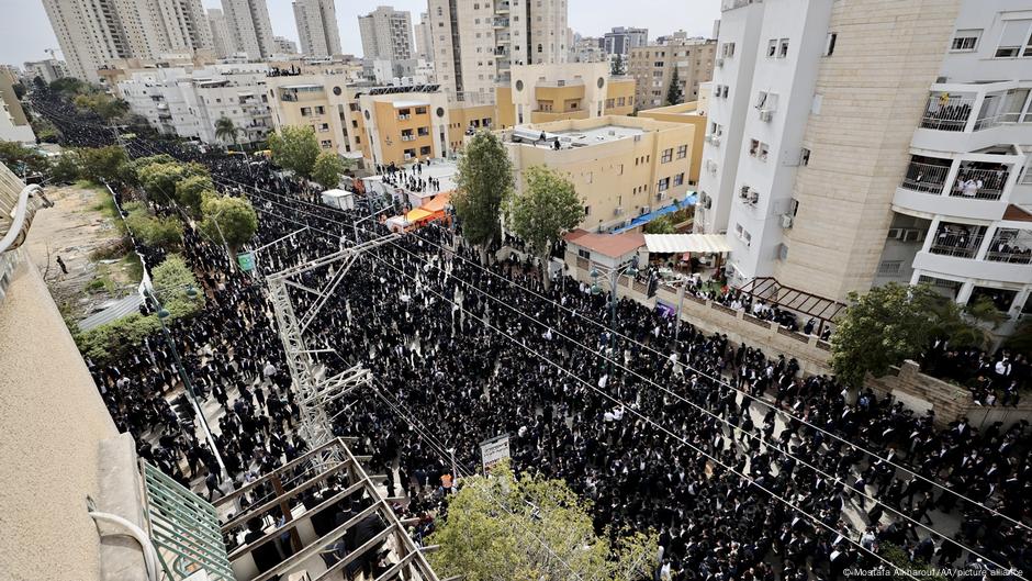 Israel: Hundreds Of Thousands Attend Rabbi's Funeral – DW – 03/20/2022