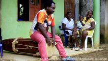 17.10.2016
epa05589486 A picture made available on 17 October 2016 showing the drummer Tomás Batata playing the 'Tambor Pechiche' during the 31st Festival of Drums and Cultural Expressions of Palenque in San Basilio de Palenque, Bolivar, Colombia, 16 October 2016. EPA/Ricardo Maldonado ++