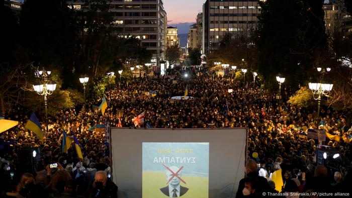 Thousands of people fill an Athens street, demonstrating against the war