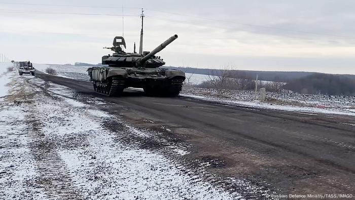 Ukraine | Russischer Panzer in der Region Sumy