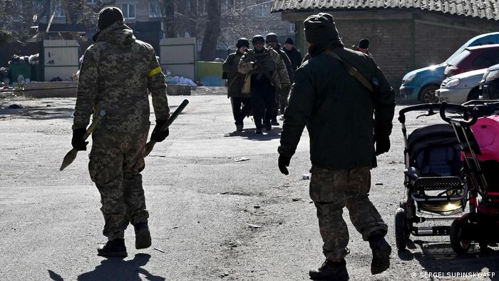 Украинские военные в Ирпене