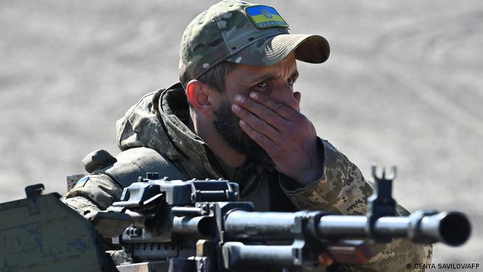 Bir Ukrayna askeri 