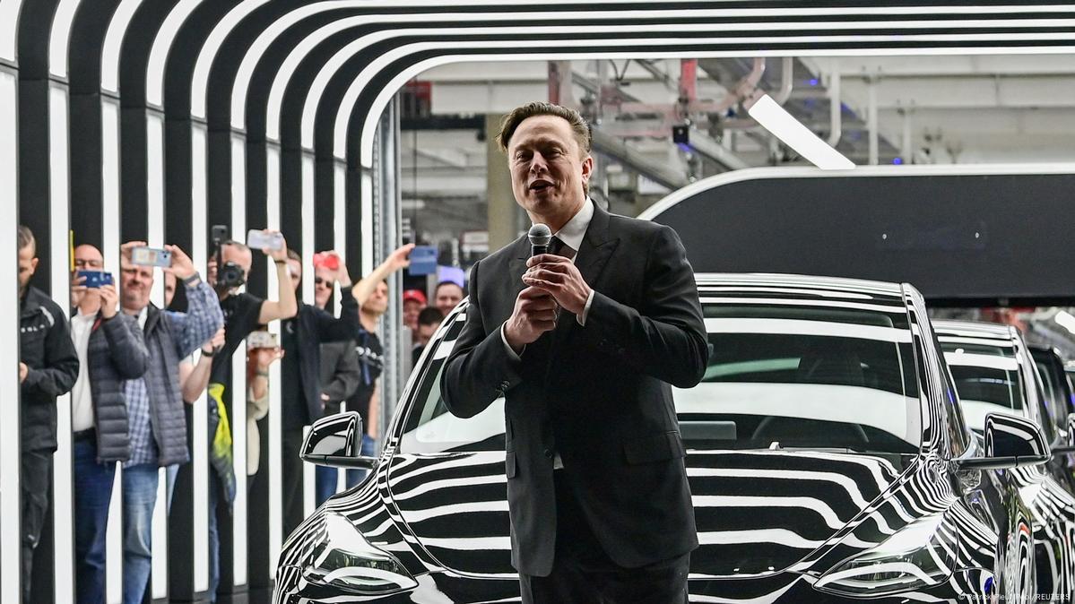 Чему Илон Маск научил бывшую ГДР, построив гигафабрику Tesla – DW –  14.06.2022