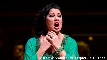 Ovación en París a soprano rusa tras polémica sobre la guerra