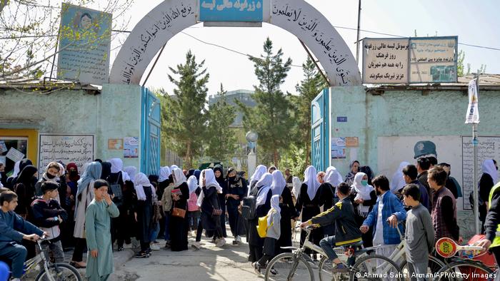 Taliban ordnen die Schließung von Mädchenoberschulen in Afghanistan an