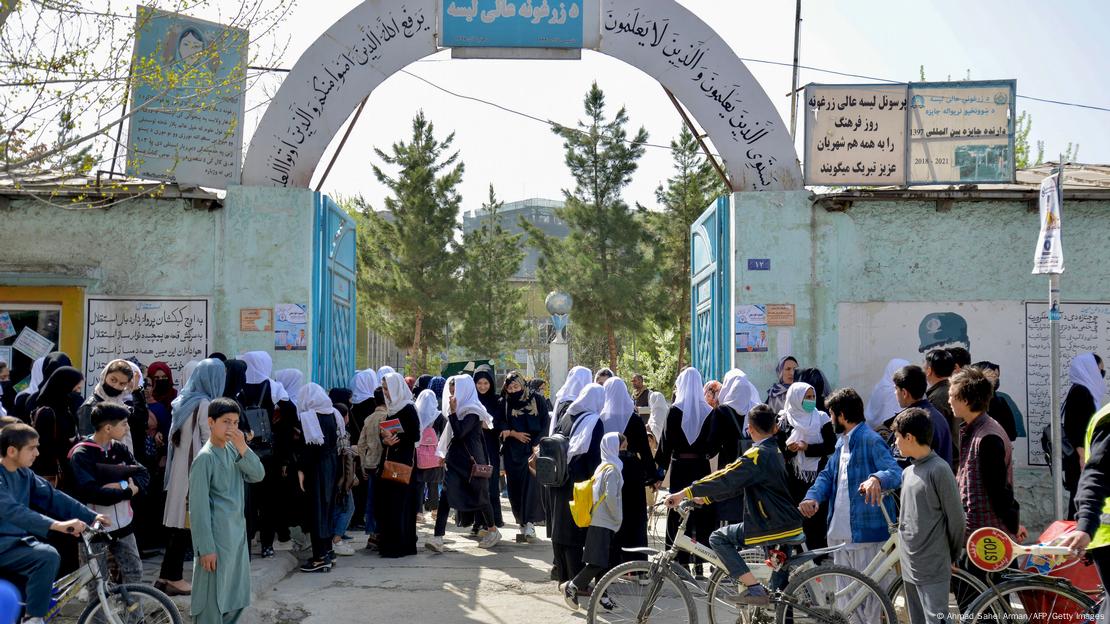 افغانستان د نړۍ يوازينی هیواد دی چې نجونې په کې متوسطه او لیسه ښوونځيو ته له تلو منع شوي دي
