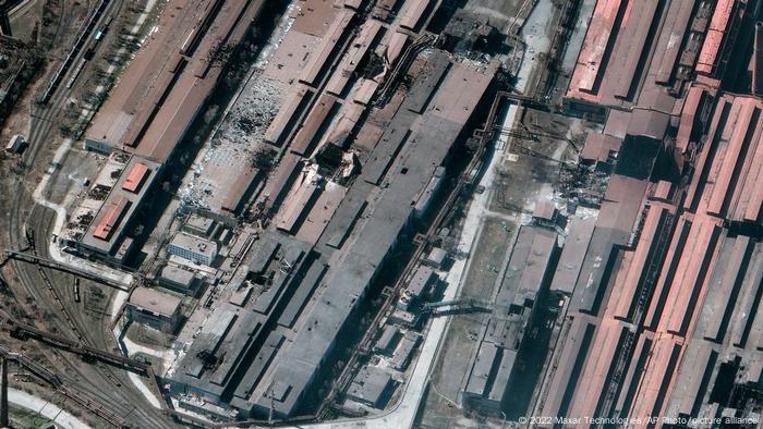 Vista aérea de la planta metalúrgica impactada por un misil que causó destrucción en Mariúpol. Imagen del 22 de marzo de 2022