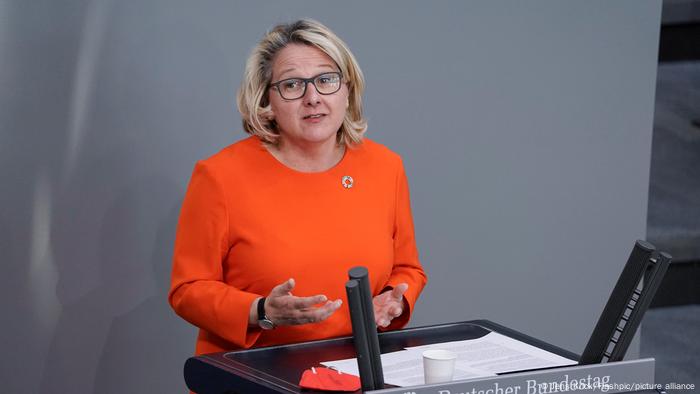Bundesentwicklungsministerin Svenja Schulze bei einer Rede im Bundestag