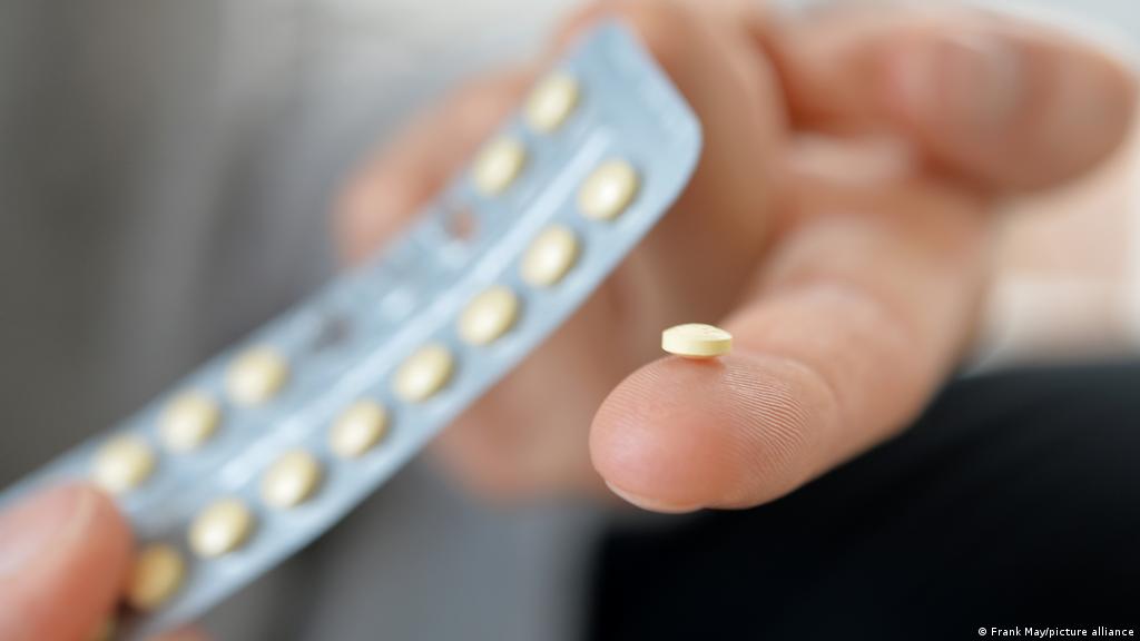 El Vaticano se abre a autorizar métodos anticonceptivos artificiales | El  Mundo | DW 