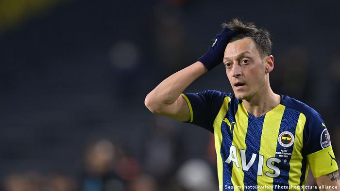 Mesut Özil looking disgruntled while playing for Fenerbahce
