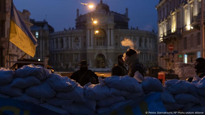 Soldiers standing behind sandbags in front of the National Academic Theater of Opera and Ballet in Odesa