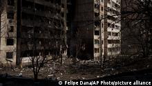 24.03.2022
Residential apartment building are seen heavily damaged after a Russian attack in Kharkiv, Ukraine, Thursday, March 24, 2022. (AP Photo/Felipe Dana)