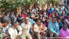 The Amhara Regional Government is facilitating the relocation of hundreds of thousands of
people displaced mainly from Tigray and bordering areas as well as from Oromia regions
due to conflict and violence, according to Amhara Regional authorities and recent multiagency
assessments. To date, the internally displaced people (IDPs) will be relocated from
the Kobo Town in North Wollo Zone and Sekota Town in Waghemra Zone.
The relocation of an estimated 60,000 IDPs in Raya Kobo Woreda of North Wollo Zone,
Amhara Region started on 14 March. The majority of IDPs were displaced from
Raya Alamata, Ofla, Zata, Korem and Raya Azebo woredas of Southern Zone, Tigray
Region. As of 23 March, nearly 10,000 IDPs were reported to have relocated to Jara in Dire Roka Kebele of Habru Woreda.
Photo: Alemenw Mekonnen/DW 