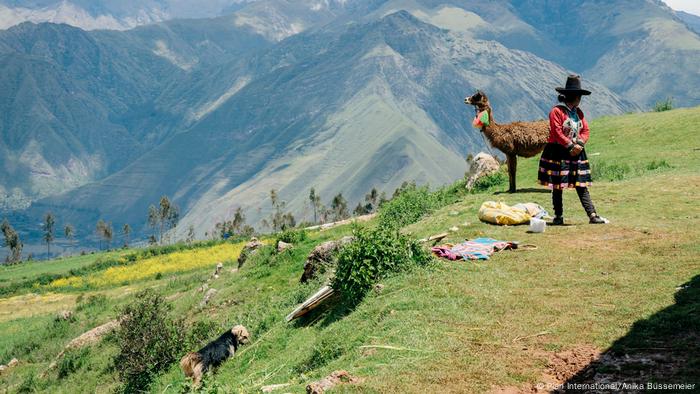Peru Landschaft und Menschen im Valle Sagrado bei Cusco