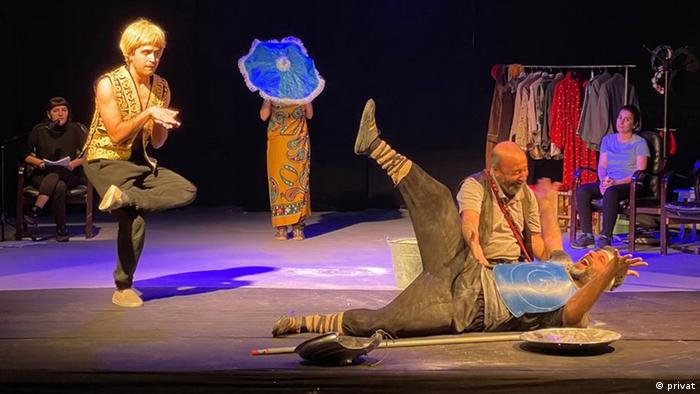 Amed Şehir Tiyatrosu'nun Kürtçe sahnelemek istediği oyun yasaklanmıştı