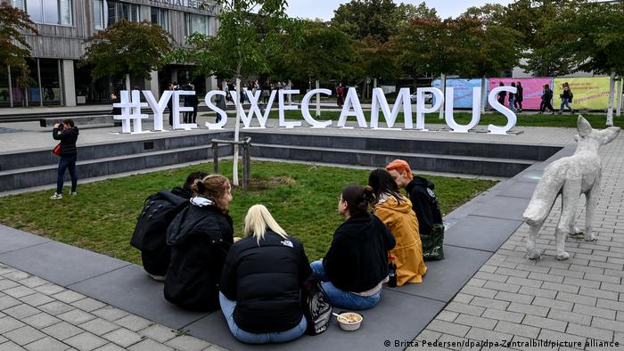 Berlin | Studenten auf dem Gelände der Freien Universität Berlin